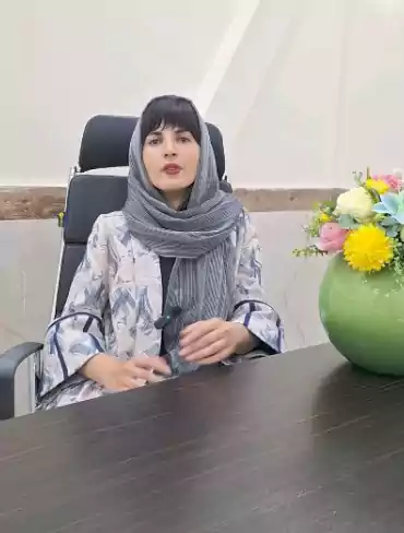 دکتر معصومه کریمی نیا جراح لیزیک در خرم آباد
